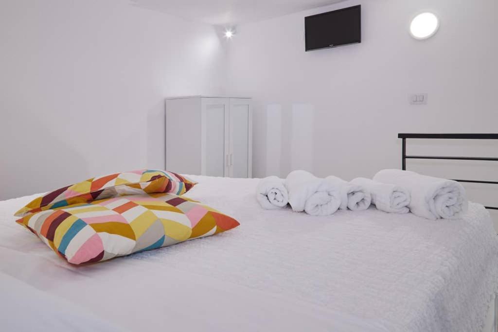 Вилла La Palma Loft Located In The Heart Of Катания Экстерьер фото